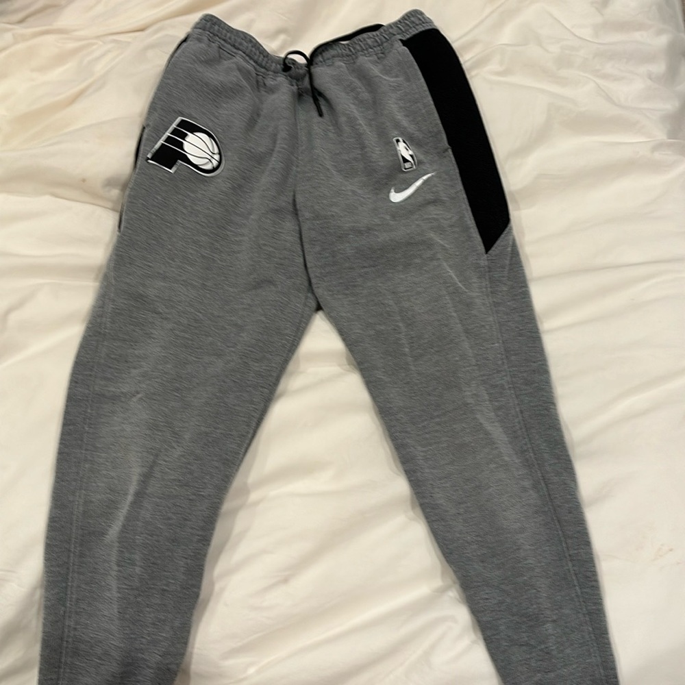 Pacers boys size medium (10/12) sweatpants